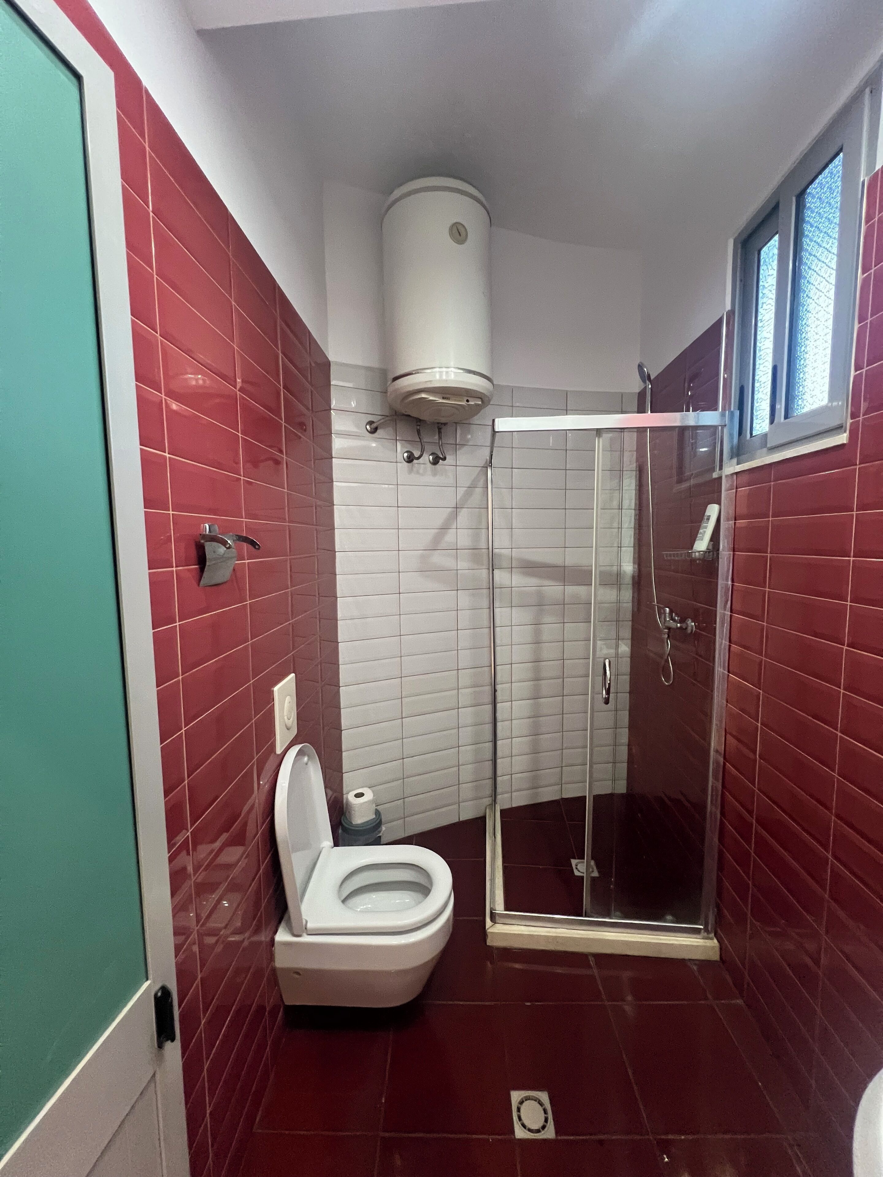 Doppia Classic, balcone, vista lago | Bagno | Doccia, asciugacapelli, asciugamani, sapone