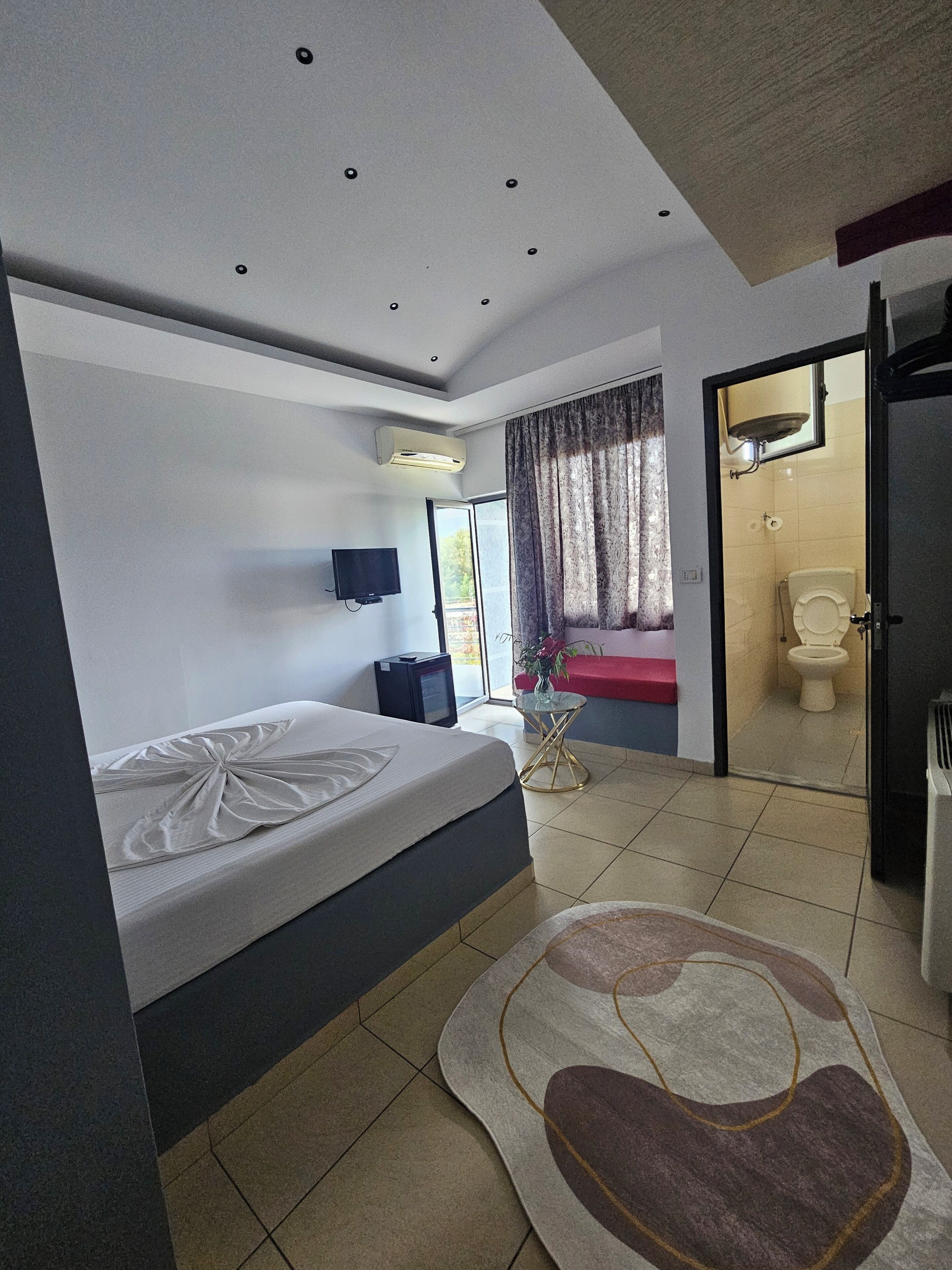 Classic Double Room, Balcony, Lake View | Free WiFi