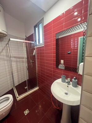 Classic Double Room, Balcony, Lake View | Bathroom | Shower, hair dryer, slippers, towels - Golden Flower Hotel (Tirana)