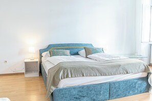 Iron/ironing board, free WiFi - Cozy 2BR Apt Near Belvedere Palace (Vienna)