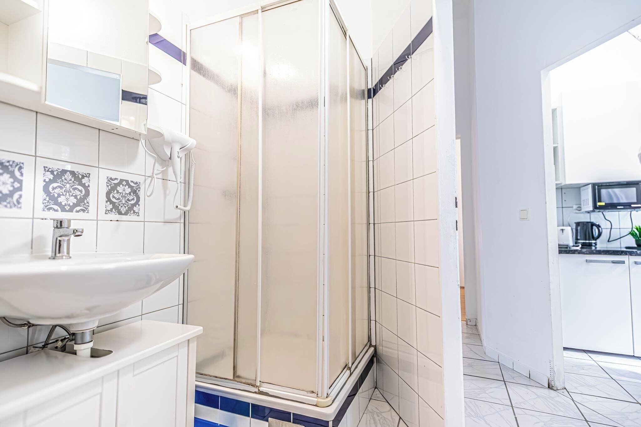 Basic-Apartment | Badezimmer | Dusche, kostenlose Toilettenartikel, Haartrockner, Handtücher