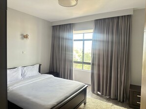 5 chambres, fer et planche à repasser, Wi-Fi, draps fournis