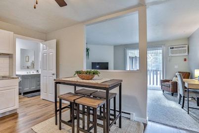 Jelinek Hideaway Unit 8 - Modern 2BR Apartment
