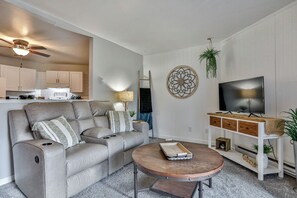 TV connectée, cheminée, espaces bureaux