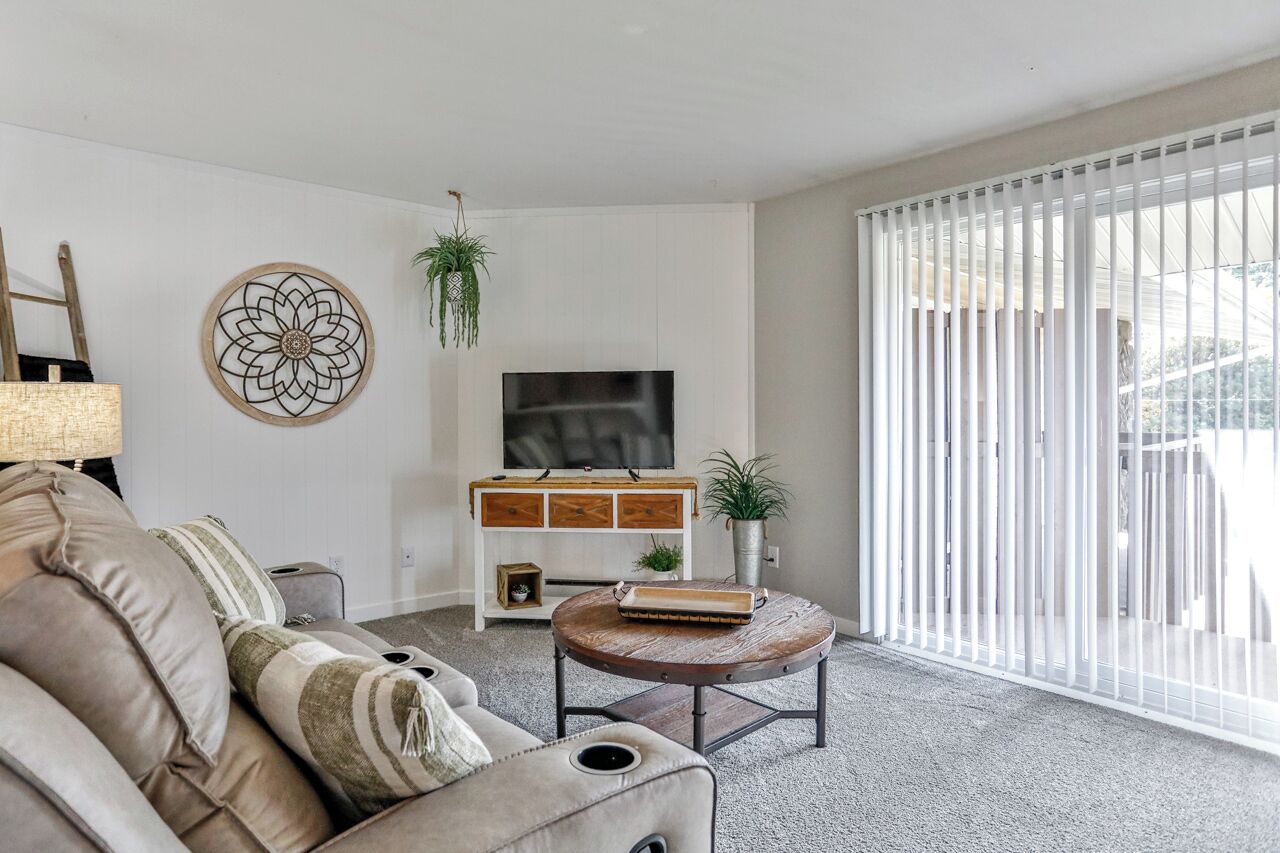 智能电视、壁炉、办公室