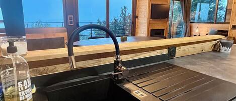 雪櫃、微波爐、焗爐、爐具