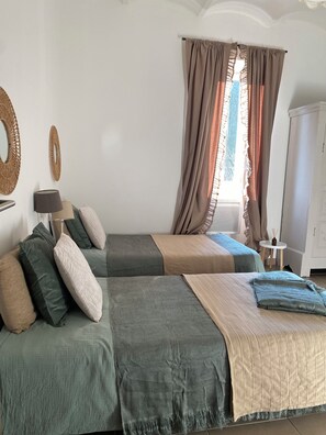 2 bedrooms, iron/ironing board, free WiFi