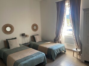 2 bedrooms, iron/ironing board, free WiFi