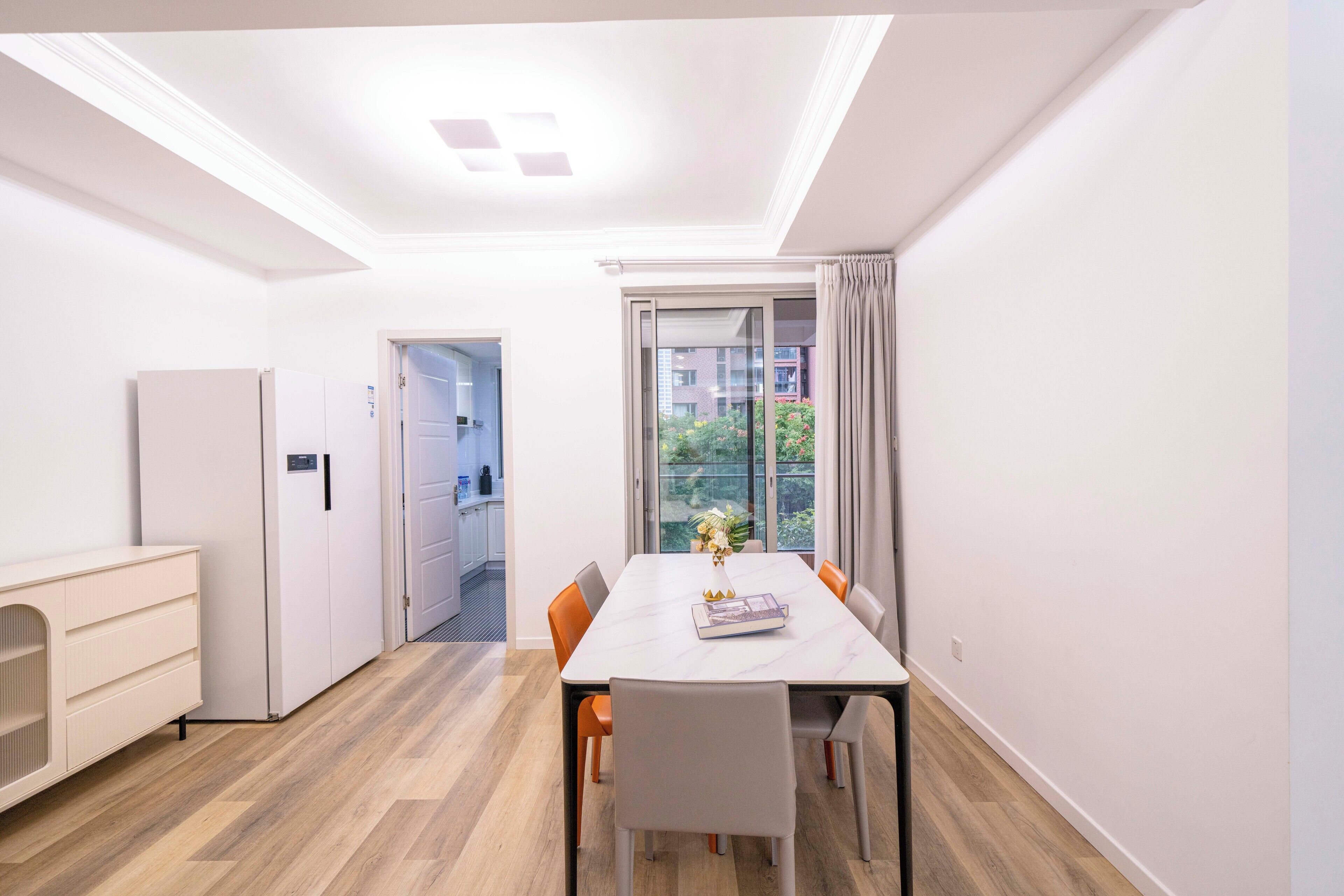 Apartamento superior, 4 quartos, vista para a cidade | Sala de estar | Smart TV