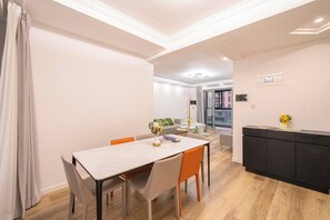 Superior Apartment, 4 Bedrooms, City View | Living room | Smart TV