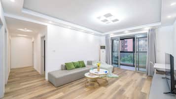 高級公寓, 4 間臥室, 城市景 | 客廳 | 智能電視