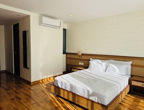 Studio King | Premium bedding, in-room safe, laptop workspace, soundproofing - Navaya Residence (Lalitpur)