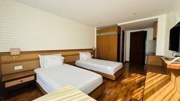 Deluxe Twin kamer, keuken | Luxe beddengoed, een kluis op de kamer, een laptopwerkplek