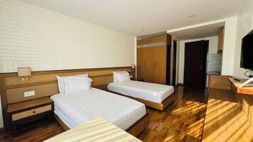 Hochwertige Bettwaren, Zimmersafe, laptopgeeigneter Arbeitsplatz