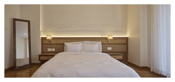 In-room safe, soundproofing, free WiFi