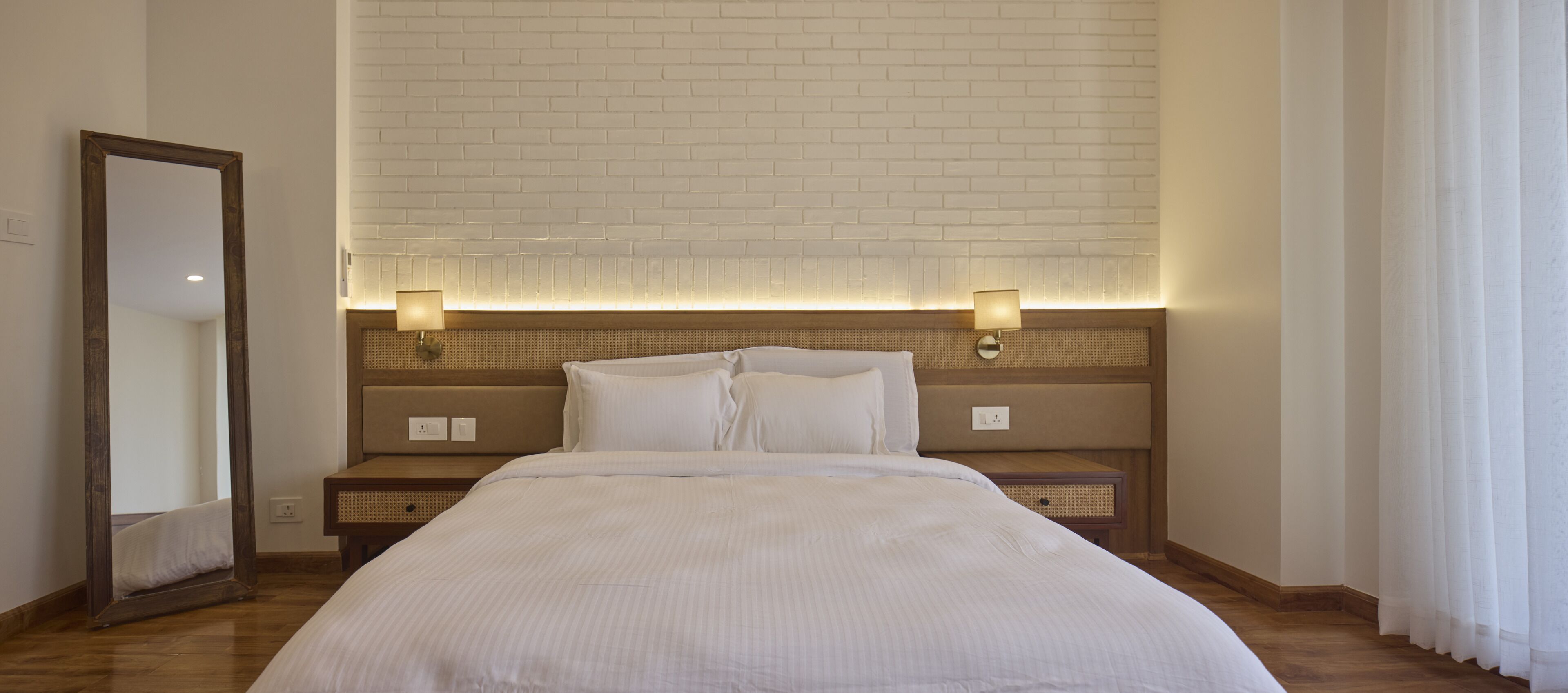 Premium bedding, in-room safe, laptop workspace, soundproofing