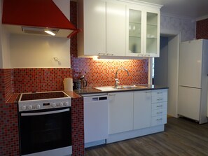 Rumah Comfort, 2 kamar tidur, Hewan Peliharaan Diizinkan, pemandangan bukit | Dapur pribadi