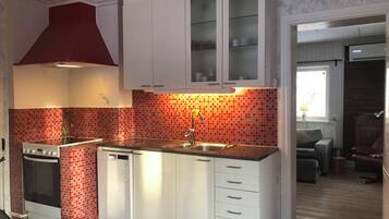 Casa Confort, 2 habitaciones, se aceptan mascotas, vista a la colina | Cocina privada | Cafetera y tetera y tetera eléctrica