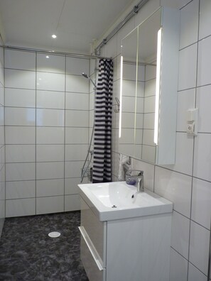 Comfort House, 2 Bedrooms, Pets allowed, Hill View | Bathroom