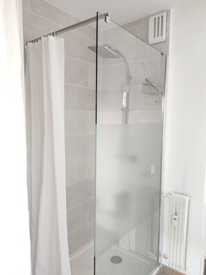 Hårtørrer, håndklæder, Sæbe, Shampoo