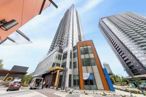 Luxury Condo | 2BR Condo &  EV + City Views