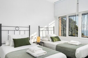 Silitysrauta/-lauta, Wi-Fi, vuodevaatteet