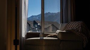 A room with a window overlooking a mountain. - Roam Away From Home R4|Fire Pit |Office |Hot Tub (Mountain Green)