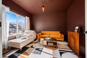 Smart TV, books, offices, computer monitors - Roam Away From Home R4|Fire Pit |Office |Hot Tub (Mountain Green)