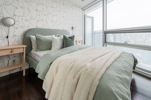 Club Suite, Non Smoking, City View | Desk, free WiFi, bed sheets