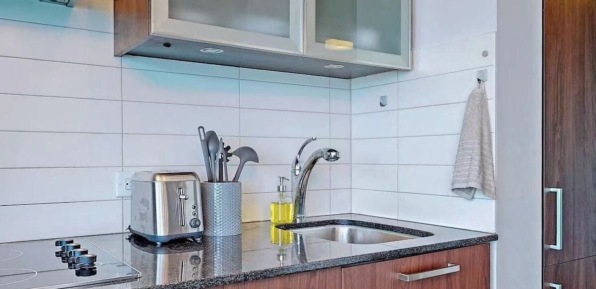 舒适套房, 无烟房, 城市景观 | 私人厨房 | 冰箱、微波炉、烤箱、炉灶