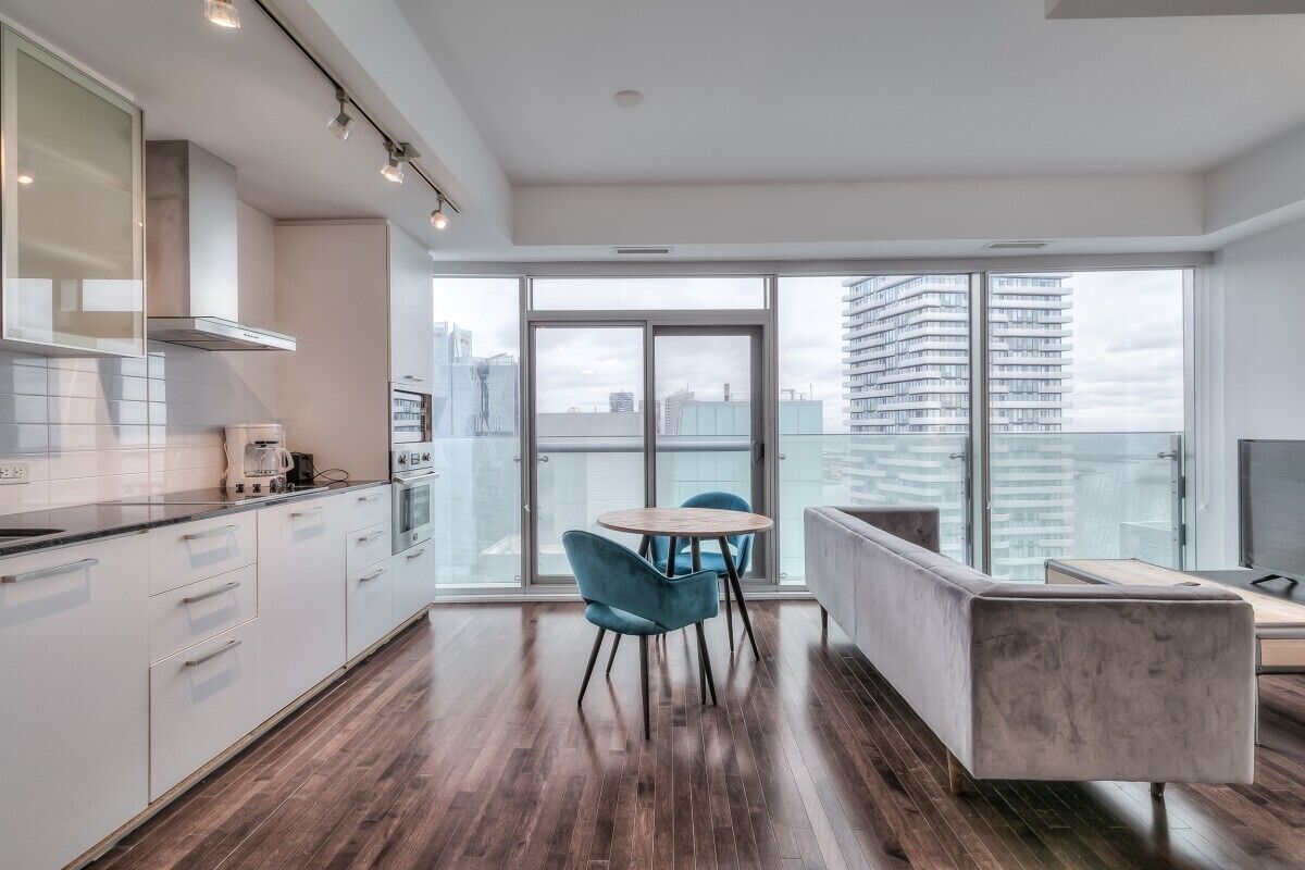 商務套房, 非吸煙房, 湖景 | 客廳 | 44 吋電視連數碼電視頻道