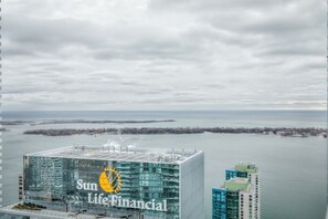 جناح لرجال الأعمال - لغير المدخنين - منظر للبحيرة | إطلالة على البحيرة