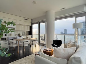 Exclusive Room | Living area | 44-inch TV with digital channels