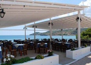 Restaurant - Three Brothers Hotel (Aegina)