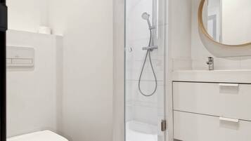 Studio, Multiple Bedrooms | Bathroom