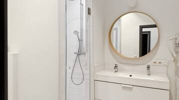 Studio, Multiple Bedrooms | Bathroom