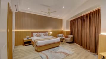 Deluxe suite | Een bureau, een laptopwerkplek, gratis wifi