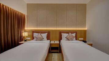 Deluxe Twin Room | Desk, laptop workspace, free WiFi