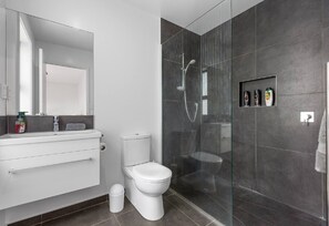 تجهيزات دش، مجففات شعر، مناشف، صابون