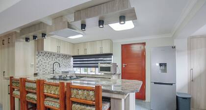 Cape West Coast Cottage delightfully bright and cheerful