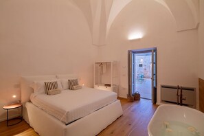 3 bedrooms, iron/ironing board, Internet, bed sheets - Salento historic home with pool and jacuzzi, 5 minutes from the beaches of Castro (Ortelle)