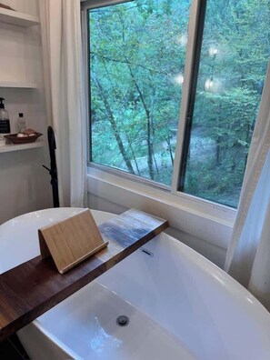 Unclassified image, 5 of 42, button