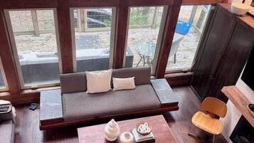 TV, fireplace, offices