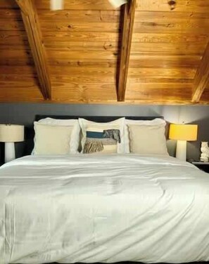 4 bedrooms, desk, iron/ironing board, WiFi