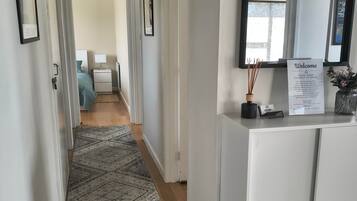 3 多间卧室、熨斗/熨衣板、WiFi、床单