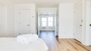 Bureau, fer et planche Ă repasser, lit parapluie, Wi-Fi gratuit