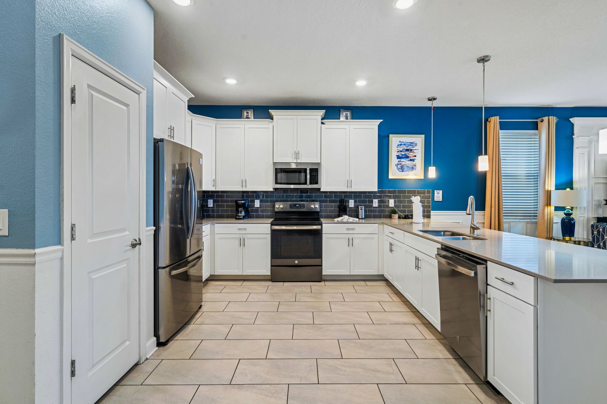 冰箱、微波炉、炉灶、洗碗机