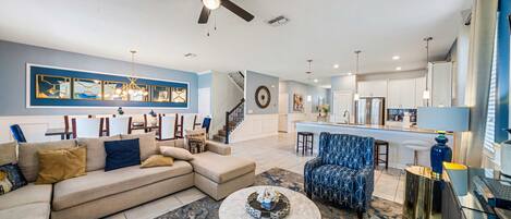 Téléviseur, table de baby-foot, bureau