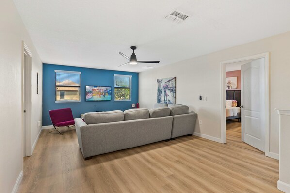 6 bedrooms, iron/ironing board, WiFi, bed sheets