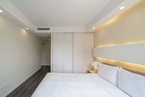 Superior Apartment, 3 Bedrooms, City View | Blackout drapes, free WiFi